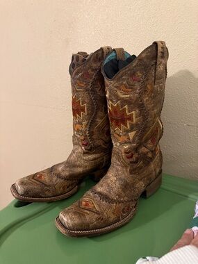 Corral Brown Distressed Leather Embroidered Western Heeled Boots